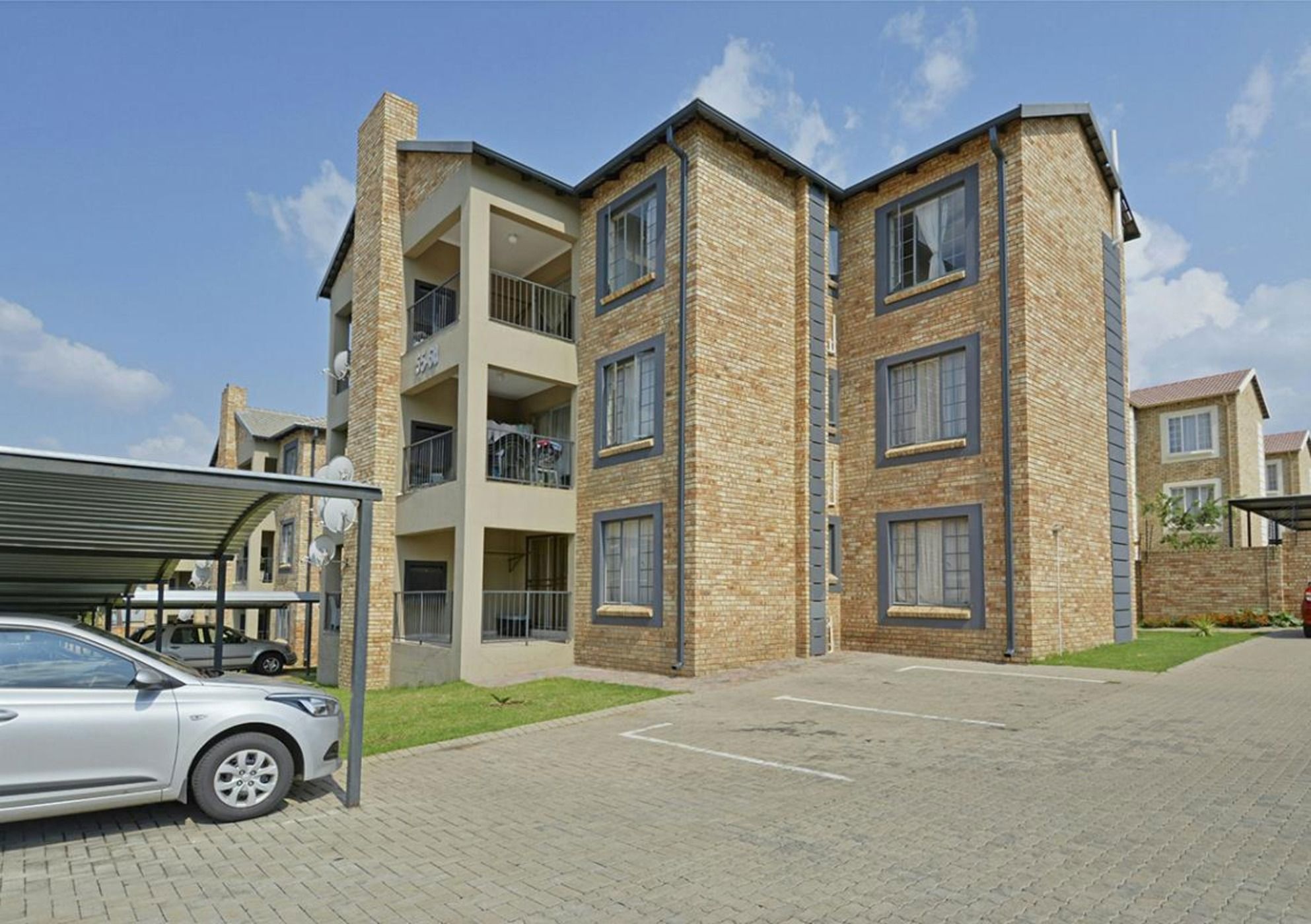 Apartment for sale in North Riding - FW1711230