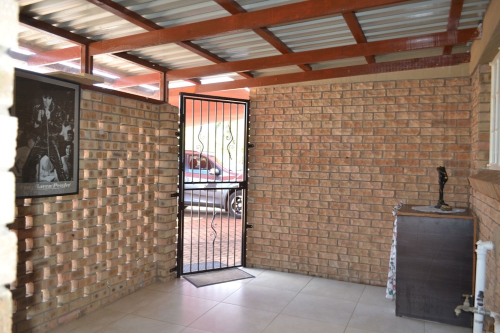 House for sale in Mookgopong (Naboomspruit) - 1MDM1711328