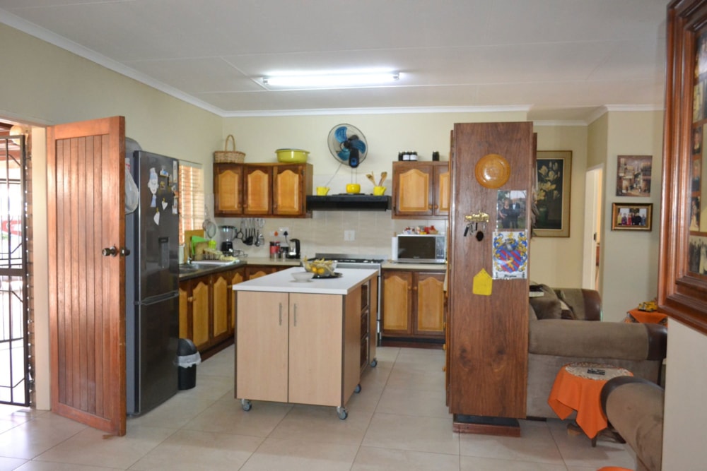House for sale in Mookgopong (Naboomspruit) - 1MDM1711328