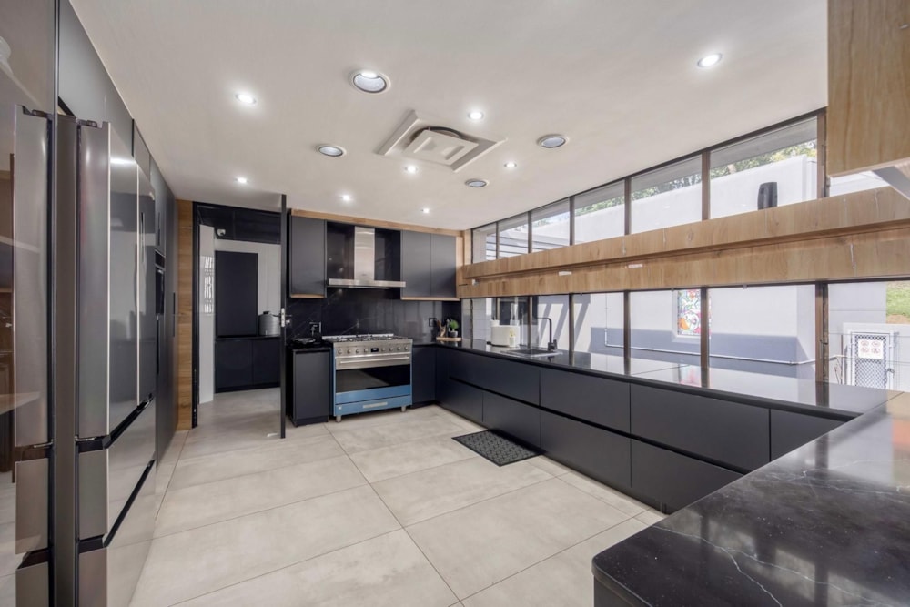 House for sale in Cowies Hill - 1WP1711295