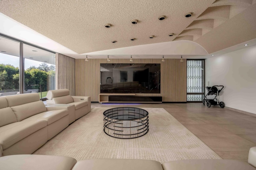 House for sale in Cowies Hill - 1WP1711295