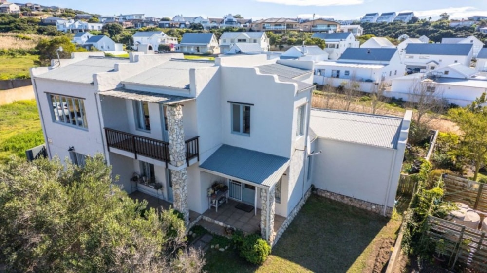 Double-storey house for sale in Stilbaai West - 1SR1711316 Double-storey house for sale in Stilbaai West - 1SR1711316