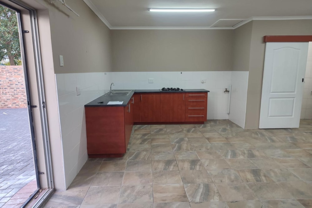 Bachelor apartment let in Windsor Park, Despatch - 1UK1711620 Bachelor apartment let in Windsor Park, Despatch - 1UK1711620