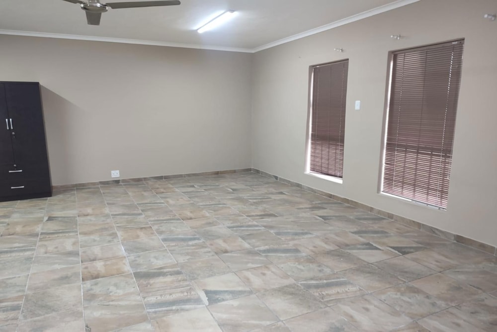 Bachelor apartment let in Windsor Park, Despatch - 1UK1711620 Bachelor apartment let in Windsor Park, Despatch - 1UK1711620