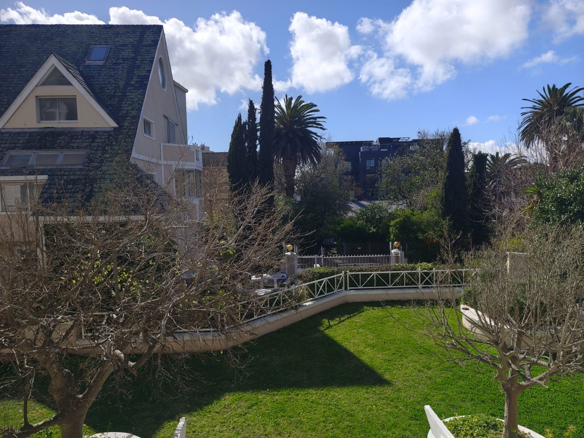 Security complex home let in Rondebosch - RBL1711828