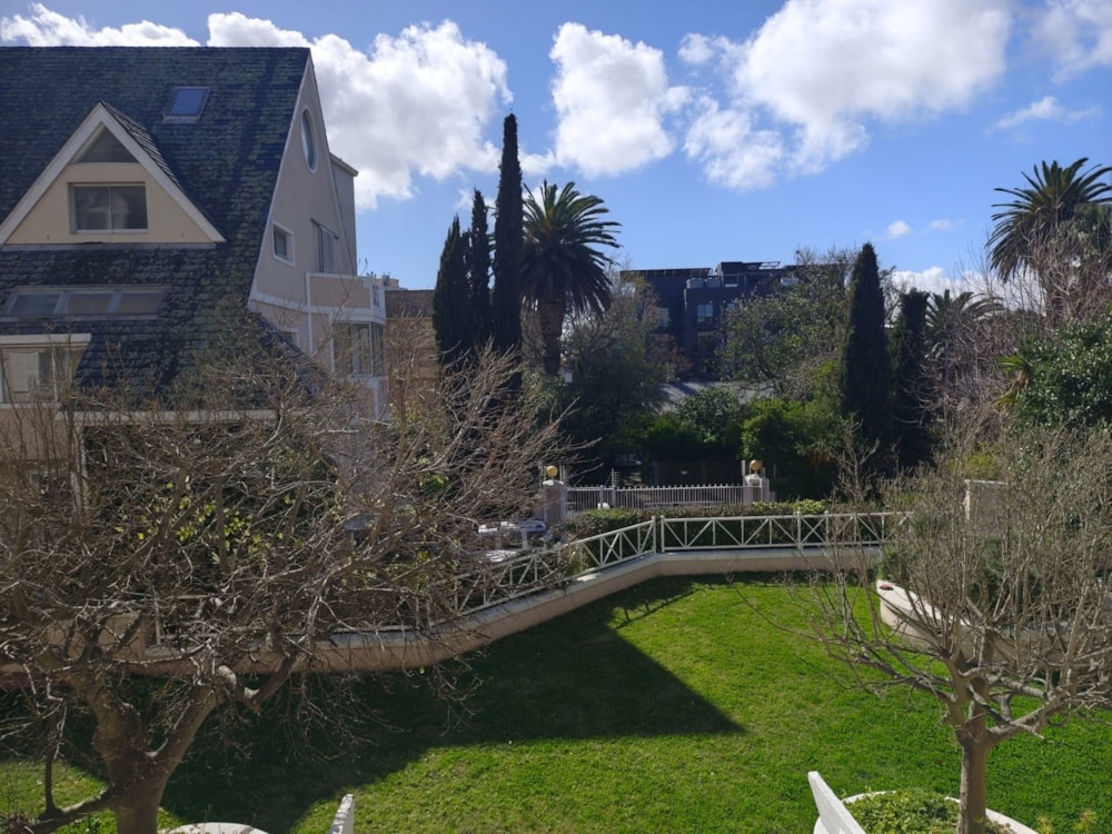 Security complex home let in Rondebosch - RBL1711828