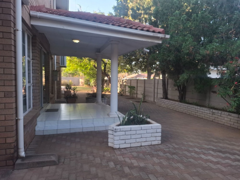 Double-storey house to rent in Phakalane, Botswana - 3BO1712361