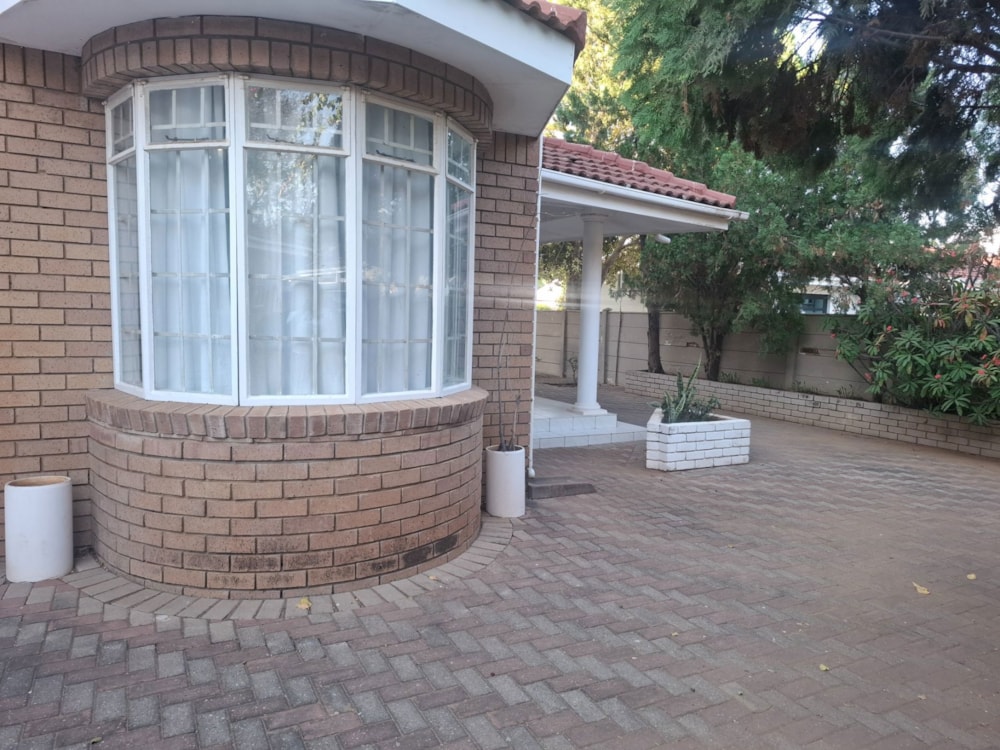 Double-storey house to rent in Phakalane, Botswana - 3BO1712361
