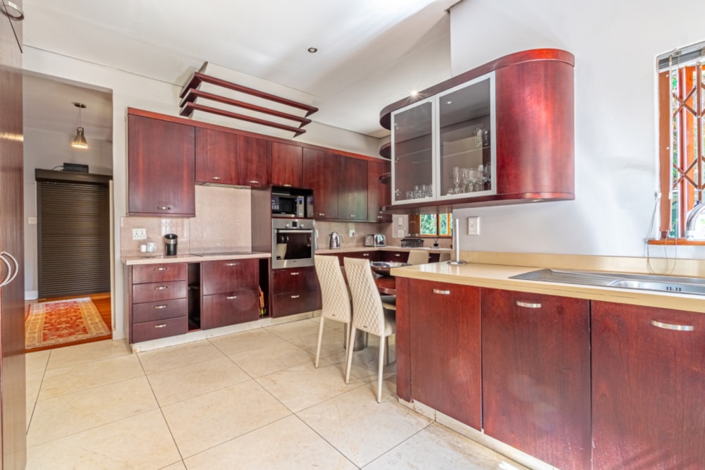 Double-storey house let in Greenside, Johannesburg - JBL1712285 Double-storey house let in Greenside, Johannesburg - JBL1712285