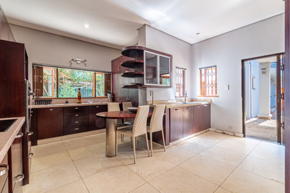 Double-storey house let in Greenside, Johannesburg - JBL1712285 Double-storey house let in Greenside, Johannesburg - JBL1712285