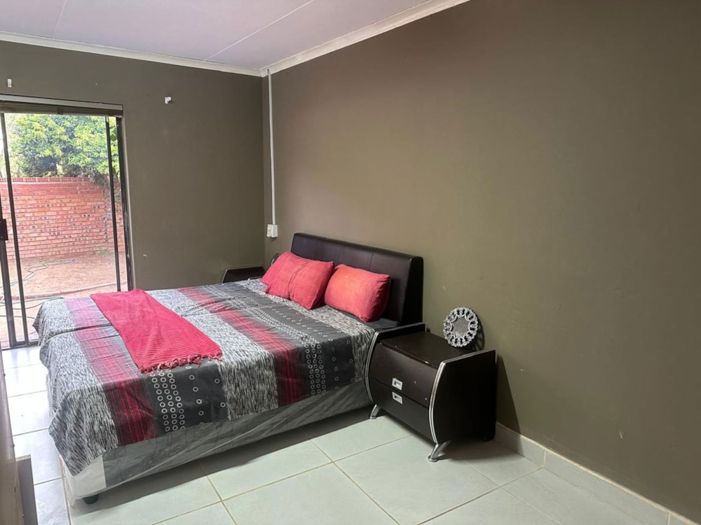 Bachelor apartment to rent in Fichardt Park - 1BX1712379