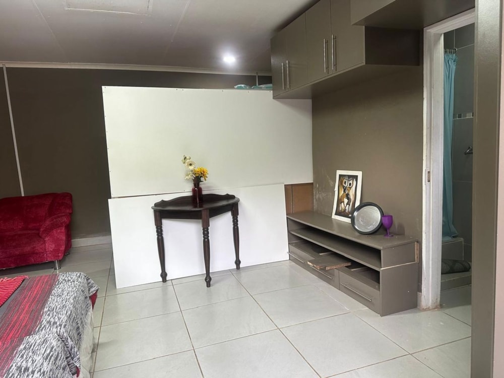 Bachelor apartment to rent in Fichardt Park - 1BX1712379