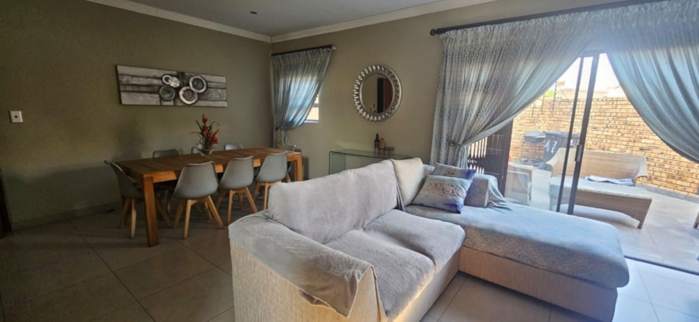 Cluster for sale in Raceview - 1GV1712485