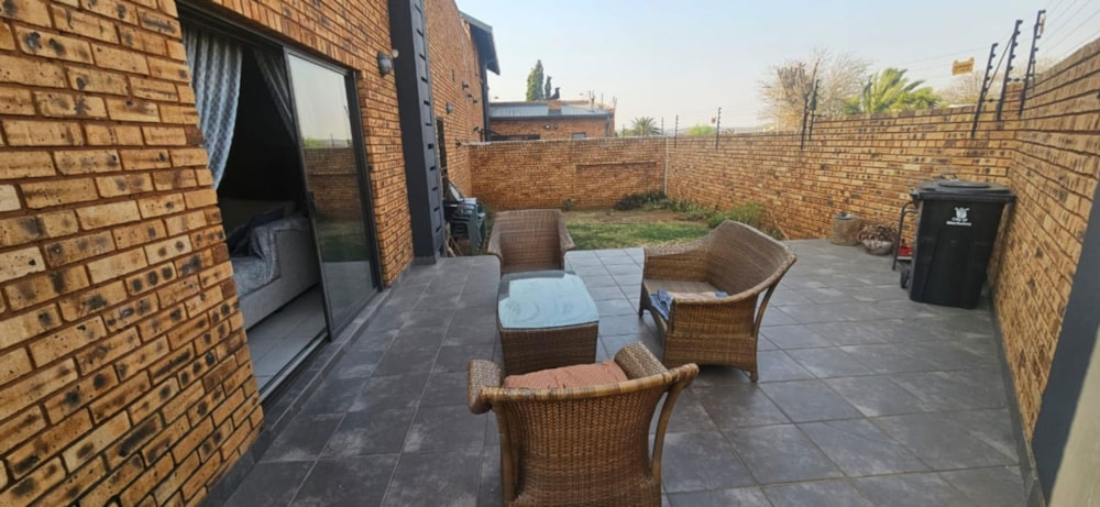 Cluster for sale in Raceview - 1GV1712485