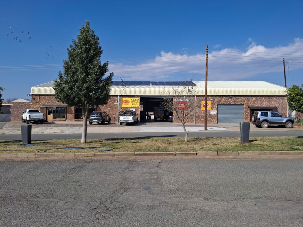 Commercial industrial property for sale in Graaff-Reinet - 1KK1712658 Commercial industrial property for sale in Graaff-Reinet - 1KK1712658