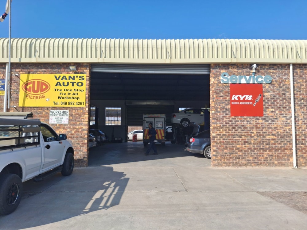 Commercial industrial property for sale in Graaff-Reinet - 1KK1712658 Commercial industrial property for sale in Graaff-Reinet - 1KK1712658