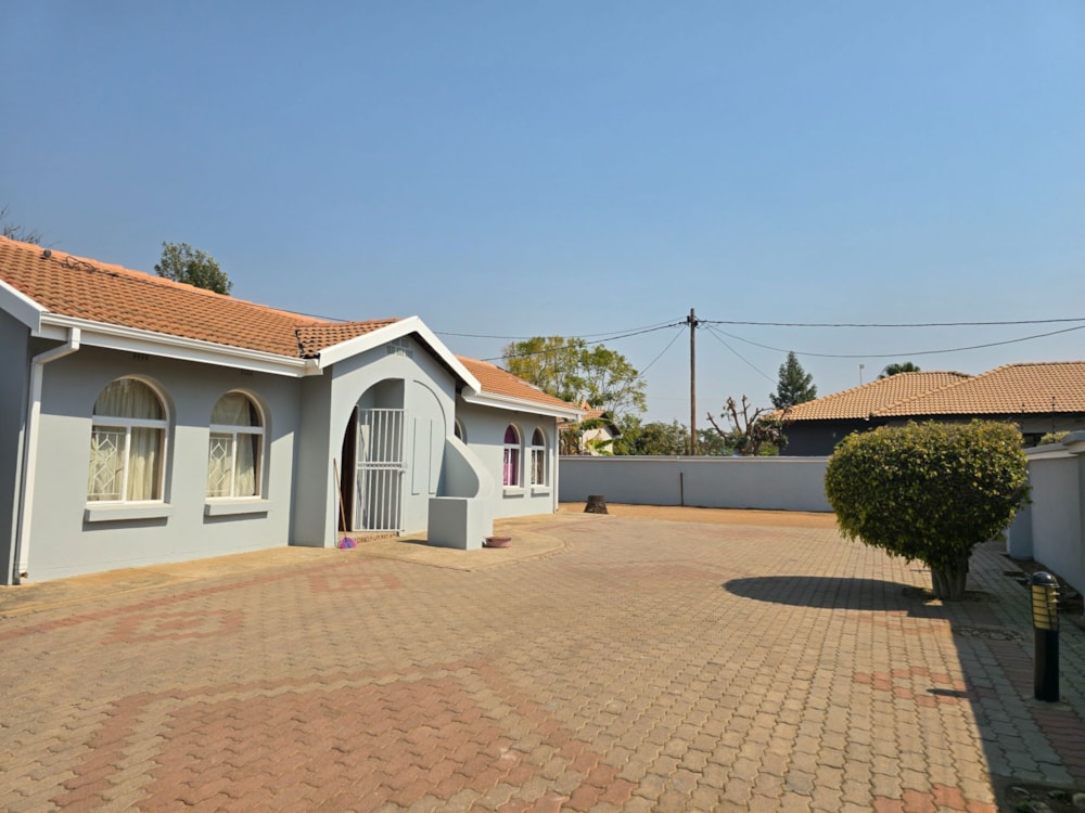 House let in Block 6, Botswana - 3BO1712519