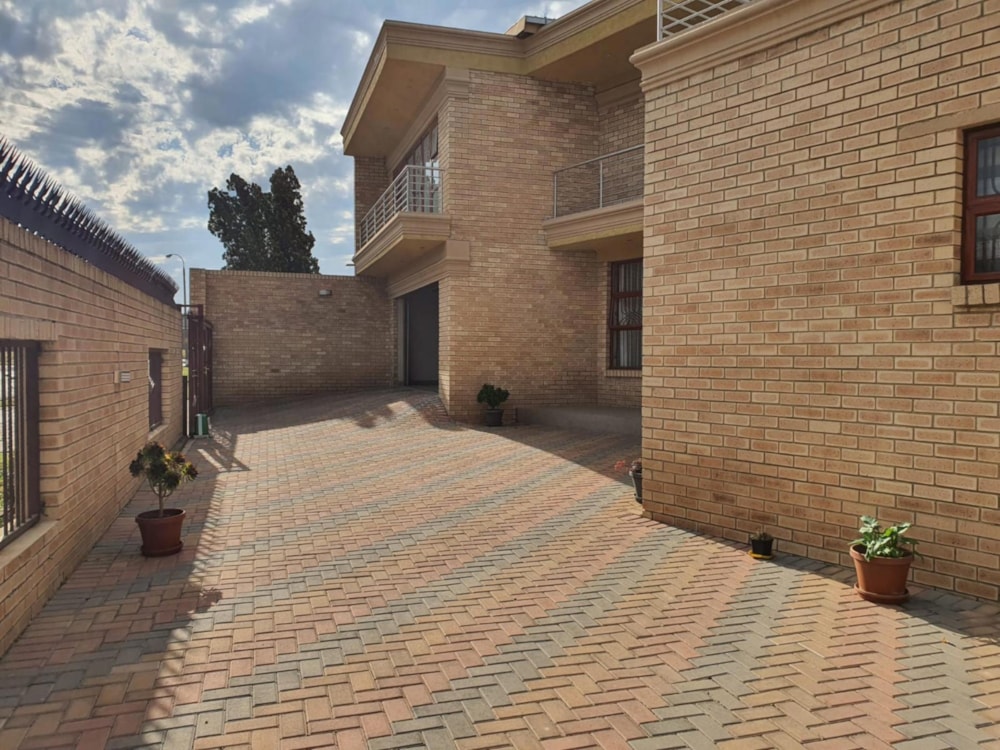 Double-storey house for sale in Boksburg South - BOK1712643 Double-storey house for sale in Boksburg South - BOK1712643