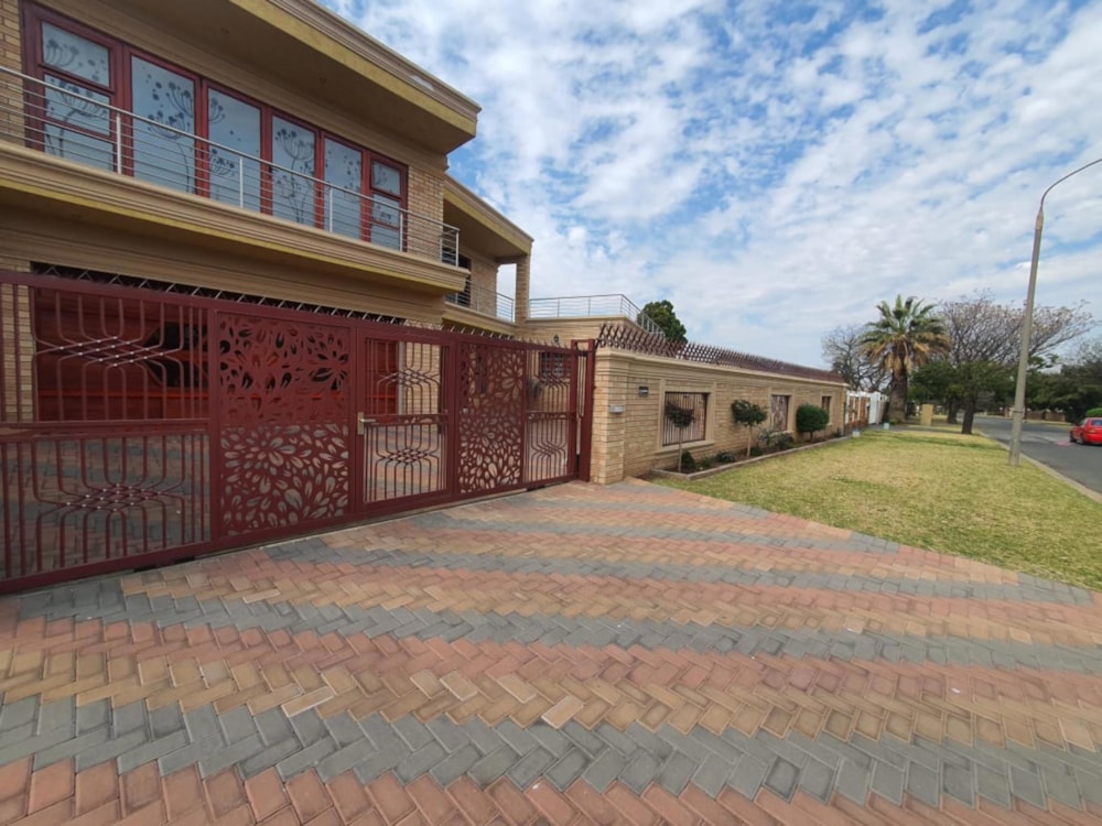 Double-storey house for sale in Boksburg South - BOK1712643 Double-storey house for sale in Boksburg South - BOK1712643