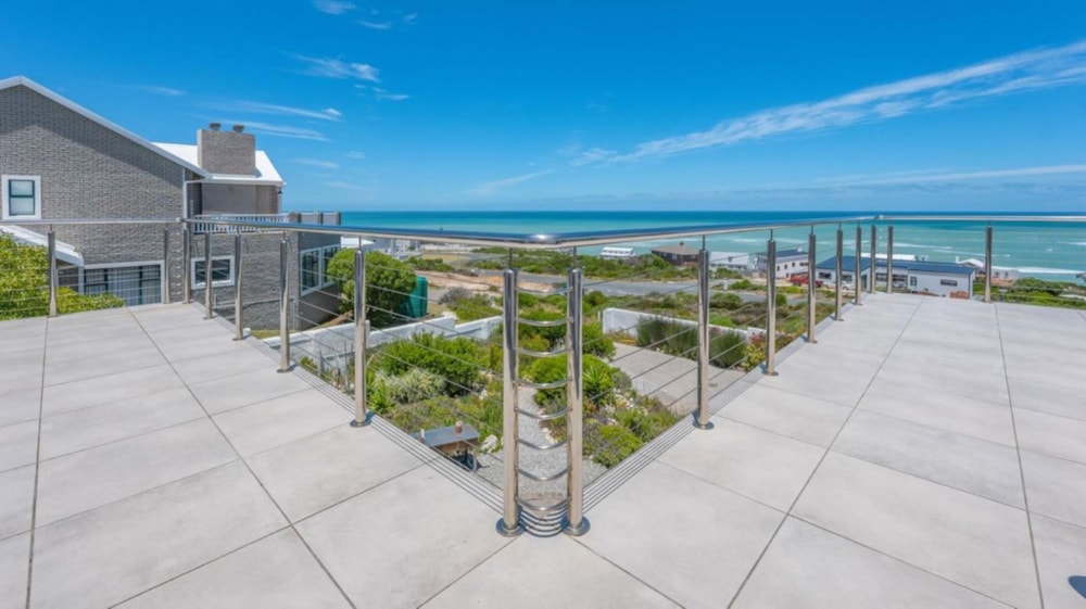 Double-storey house for sale in Struisbaai - 1SW1712791 Double-storey house for sale in Struisbaai - 1SW1712791