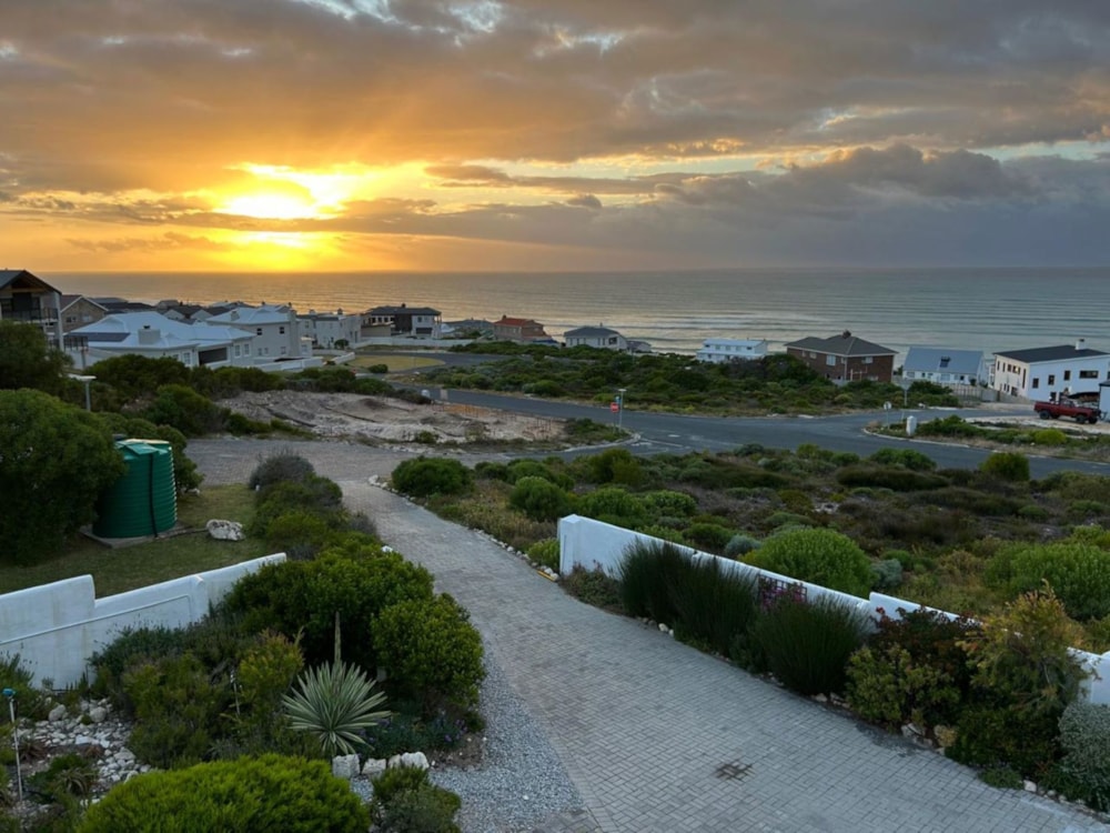 Double-storey house for sale in Struisbaai - 1SW1712791 Double-storey house for sale in Struisbaai - 1SW1712791