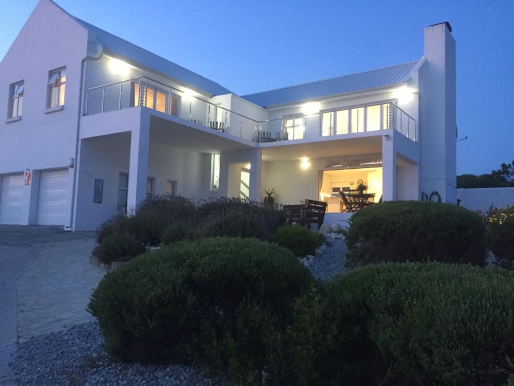 Double-storey house for sale in Struisbaai - 1SW1712791 Double-storey house for sale in Struisbaai - 1SW1712791