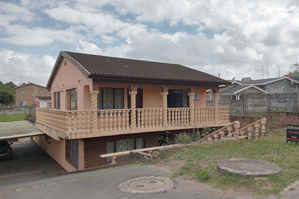 Double-storey house for sale in Chatsworth, KwaZulu-Natal - 1WP1712944