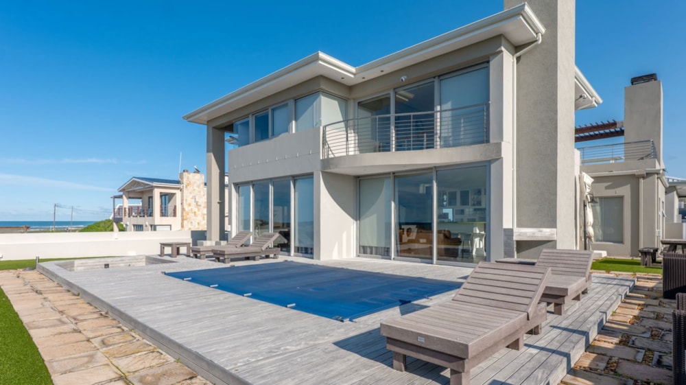 Double-storey house for sale in Struisbaai - 1SW1712960 Double-storey house for sale in Struisbaai - 1SW1712960