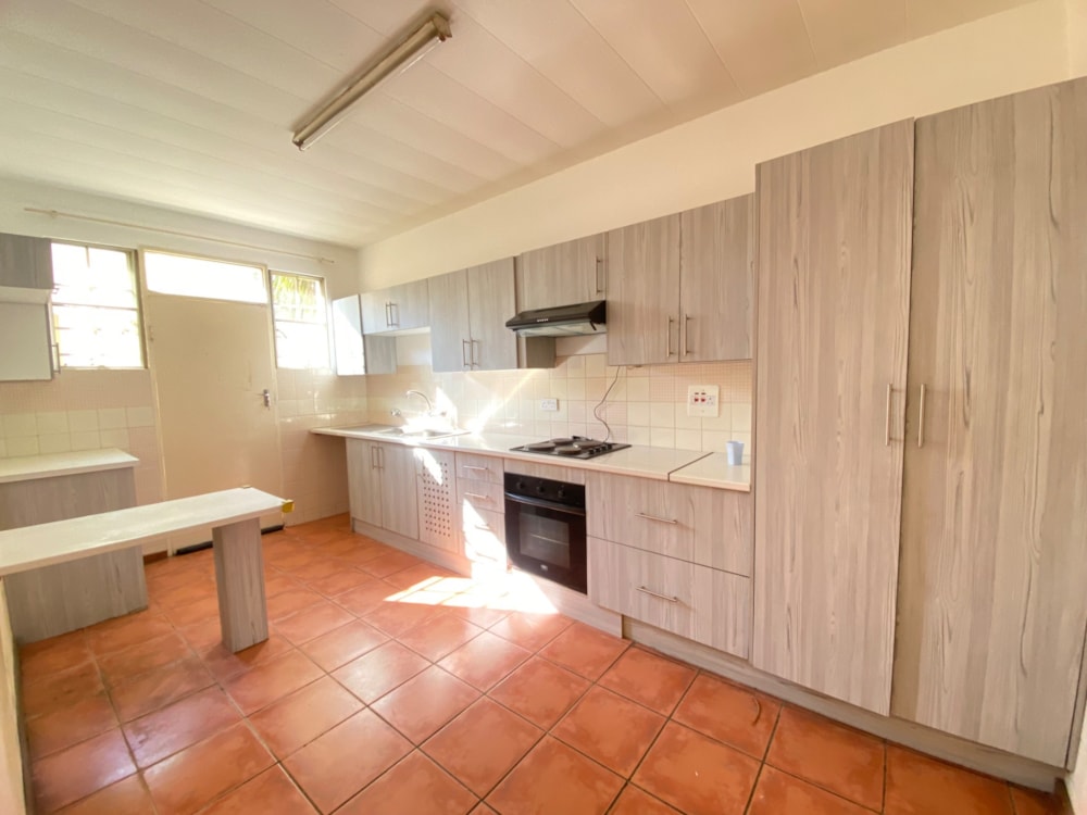 Security complex home to rent in Broadhurst, Botswana - 3BO1709916 Security complex home to rent in Broadhurst, Botswana - 3BO1709916