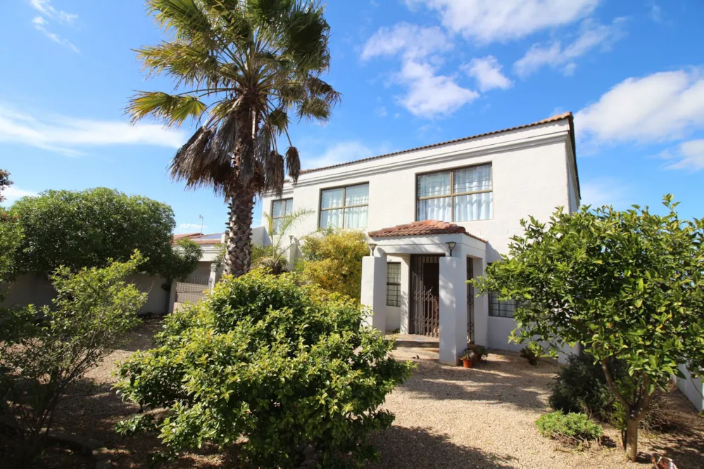 Double-storey house sold in Port Owen - LA1684404 Double-storey house sold in Port Owen - LA1684404
