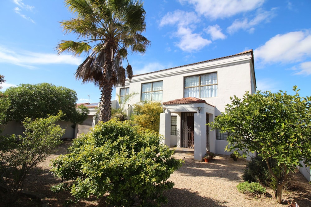 Double-storey house for sale in Port Owen - LA1684404