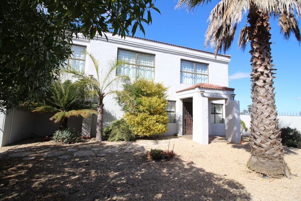 Double-storey house for sale in Port Owen - LA1684404 Double-storey house for sale in Port Owen - LA1684404