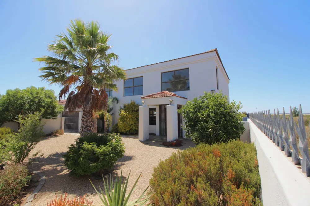 Double-storey house sold in Port Owen - LA1684404 Double-storey house sold in Port Owen - LA1684404