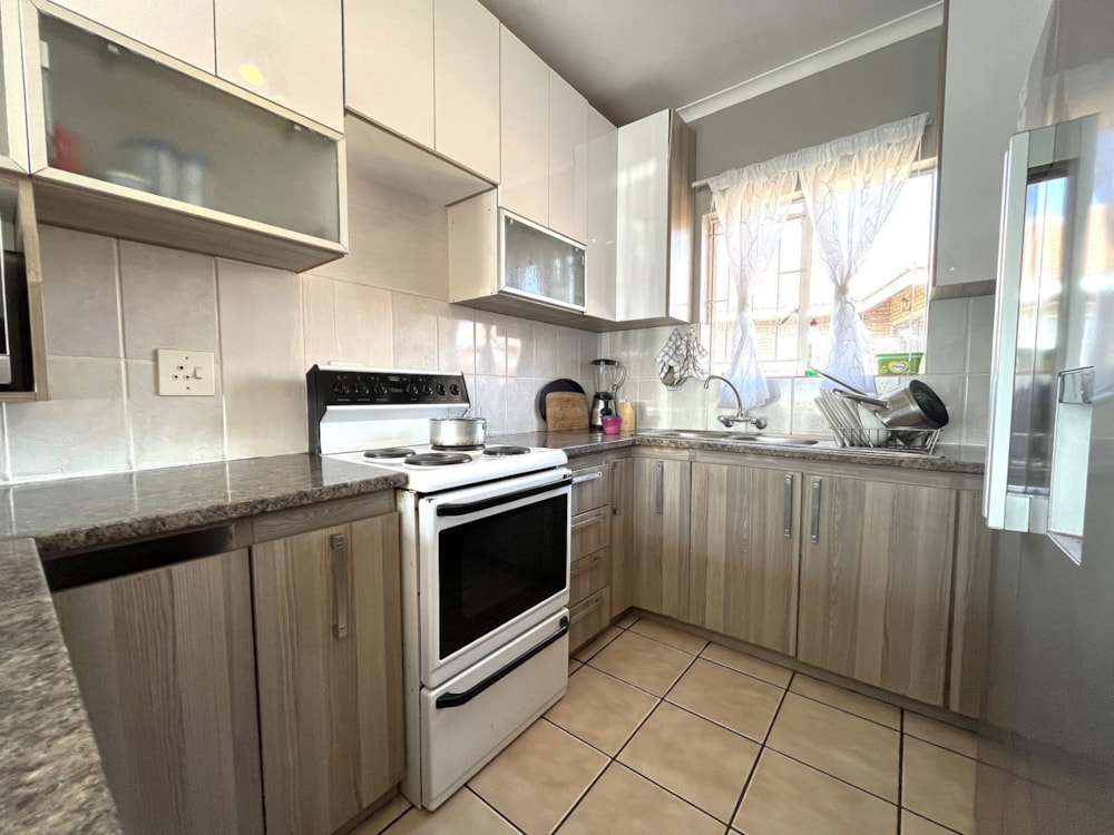 Townhouse for sale in Bendor Park - 1PS1712313