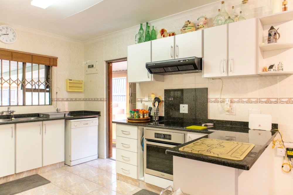 Townhouse for sale in Amanzimtoti - 1WB1692454 Townhouse for sale in Amanzimtoti - 1WB1692454