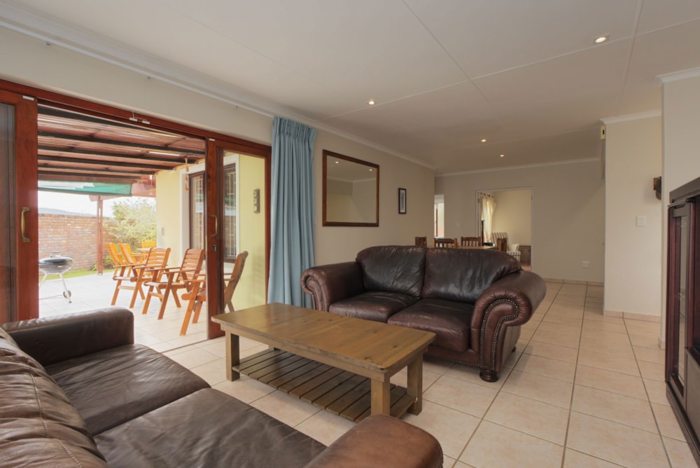 Security complex home let in The Island - 1SH1712415 Security complex home let in The Island - 1SH1712415