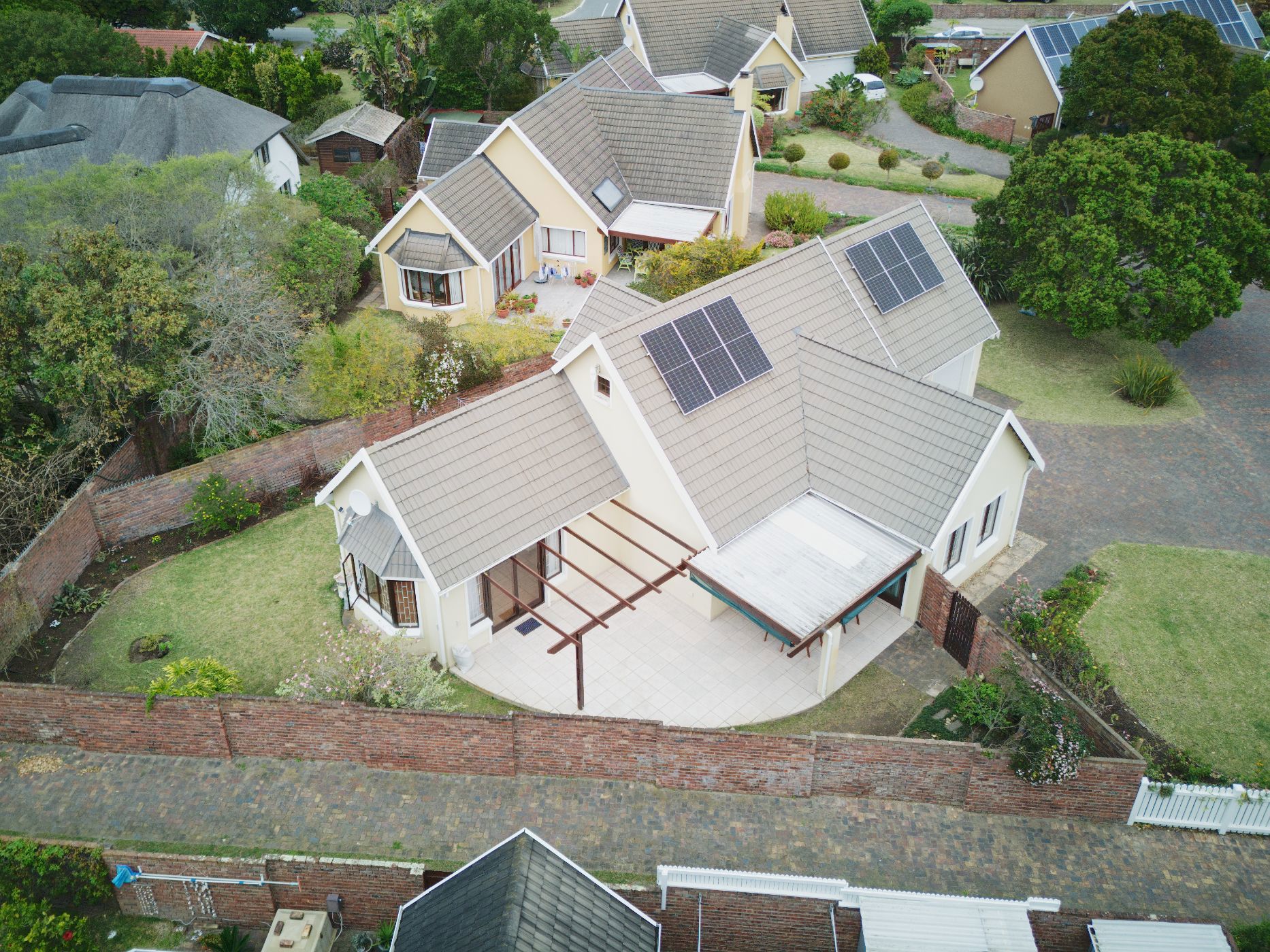 Security complex home let in The Island - 1SH1712415