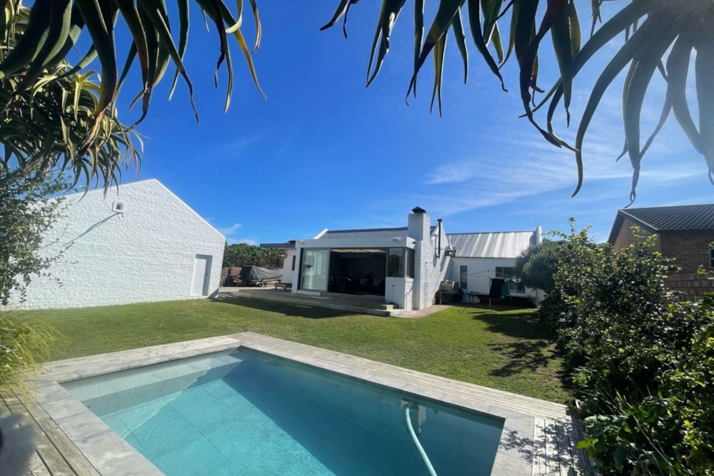 House for sale in Cape St Francis - 1SA1710137 House for sale in Cape St Francis - 1SA1710137