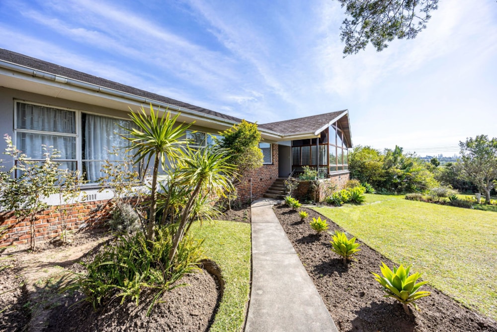 House for sale in Beacon Bay - 1EZ1709245