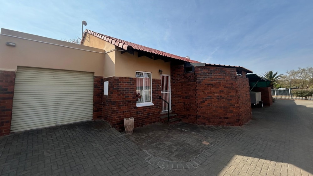 Townhouse for sale in Pellissier - 1BX1712413