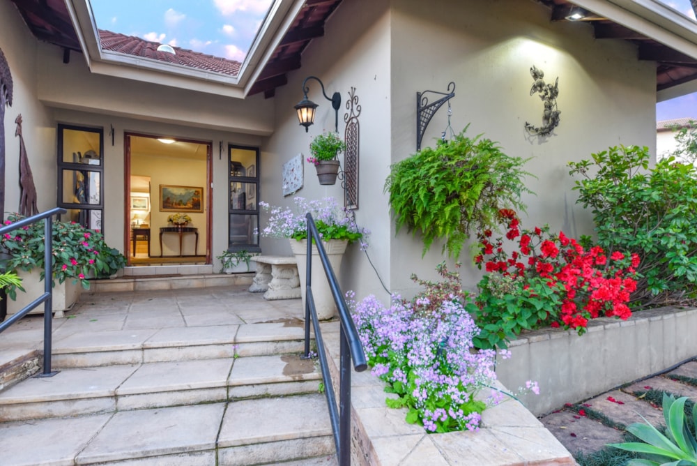 Security estate home for sale in Cedar Lakes - FW1712691 Security estate home for sale in Cedar Lakes - FW1712691