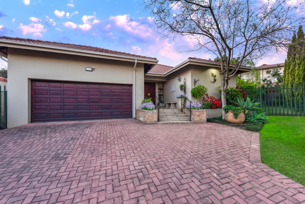 Security estate home for sale in Cedar Lakes - FW1712691 Security estate home for sale in Cedar Lakes - FW1712691