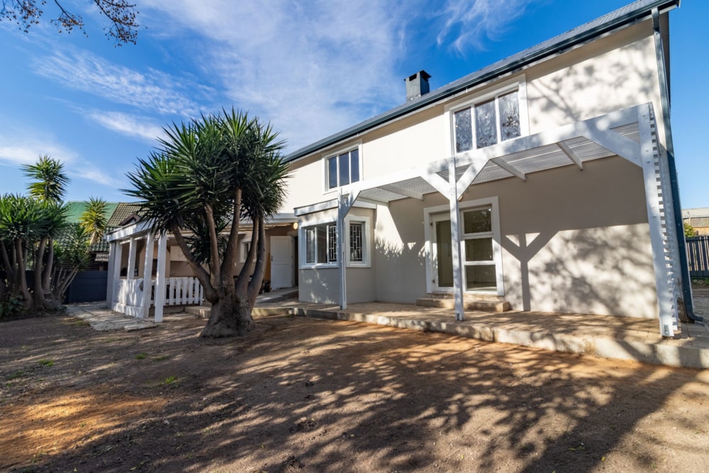 House for sale in Old Place, Knysna - 1KG1712100 House for sale in Old Place, Knysna - 1KG1712100