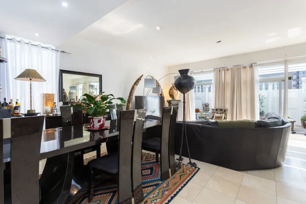 Apartment sold in Sea Point - AS1712283 Apartment sold in Sea Point - AS1712283