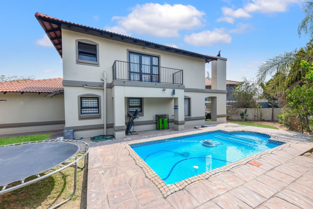 Double-storey cluster for sale in Broadacres - FW1712758 Double-storey cluster for sale in Broadacres - FW1712758