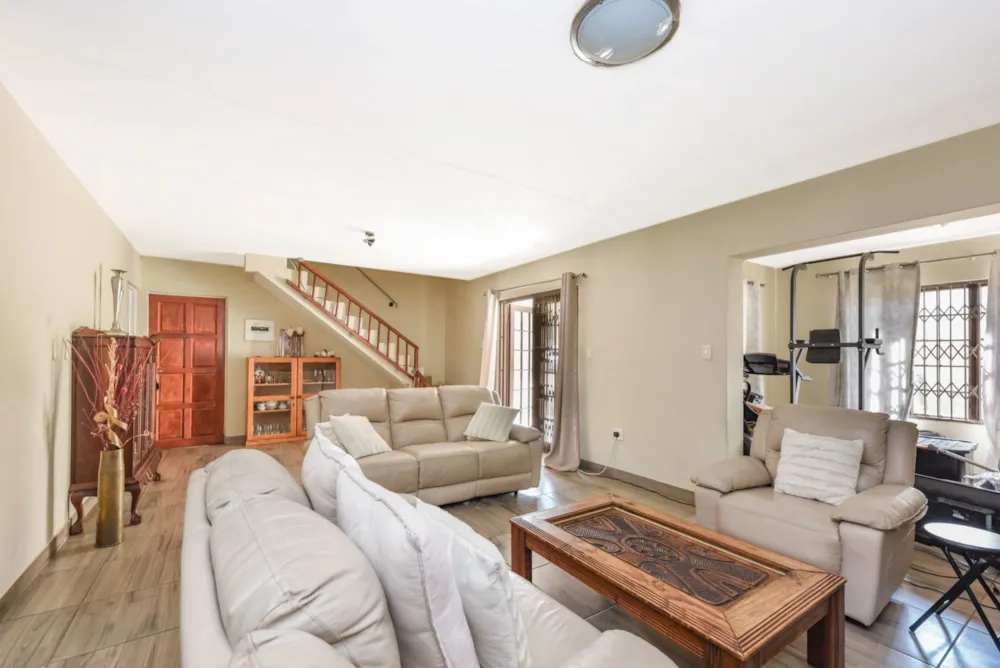 Double-storey cluster let in Lonehill - FYL1710719 Double-storey cluster let in Lonehill - FYL1710719