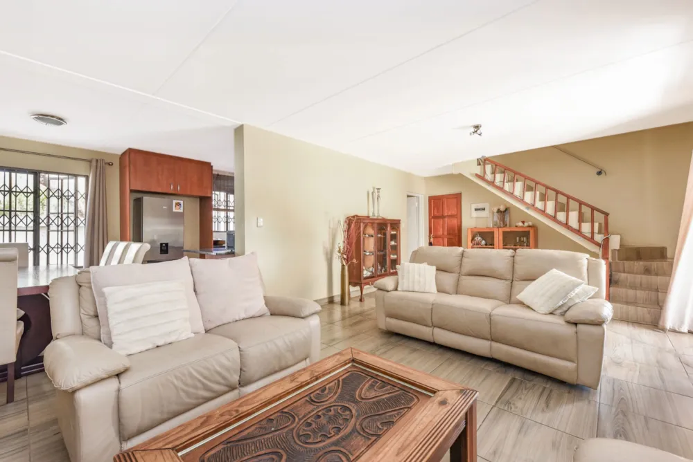 Double-storey cluster let in Lonehill - FYL1710719 Double-storey cluster let in Lonehill - FYL1710719