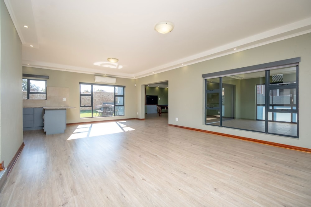 Security estate home for sale in Chancliff Ridge - 1KR1713000