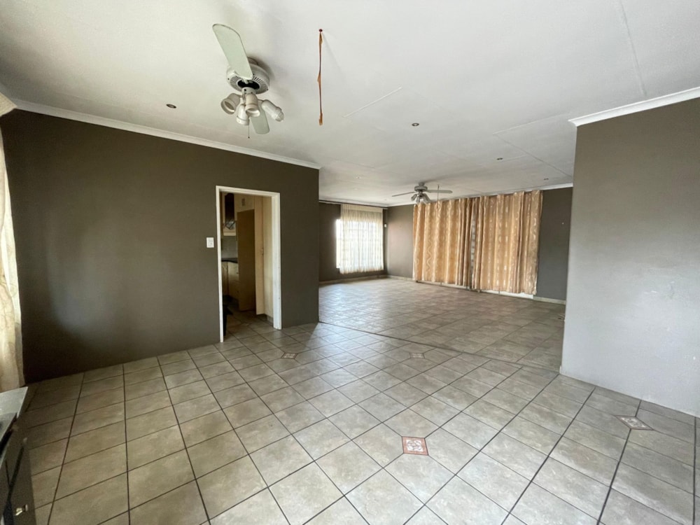 Single-storey house for sale in Bisley - 1PM1711541