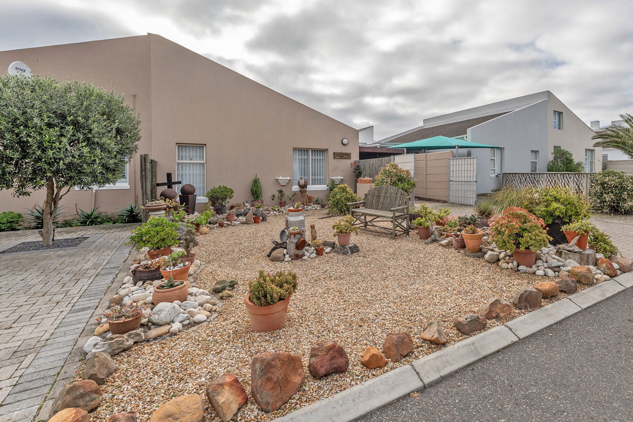 Security complex home sold in Melkbosstrand - 1TV1710020